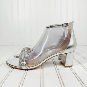 New Badgley Mischka Jewel Ramsay Silver Ankle Strap Block Heel Sandals H504